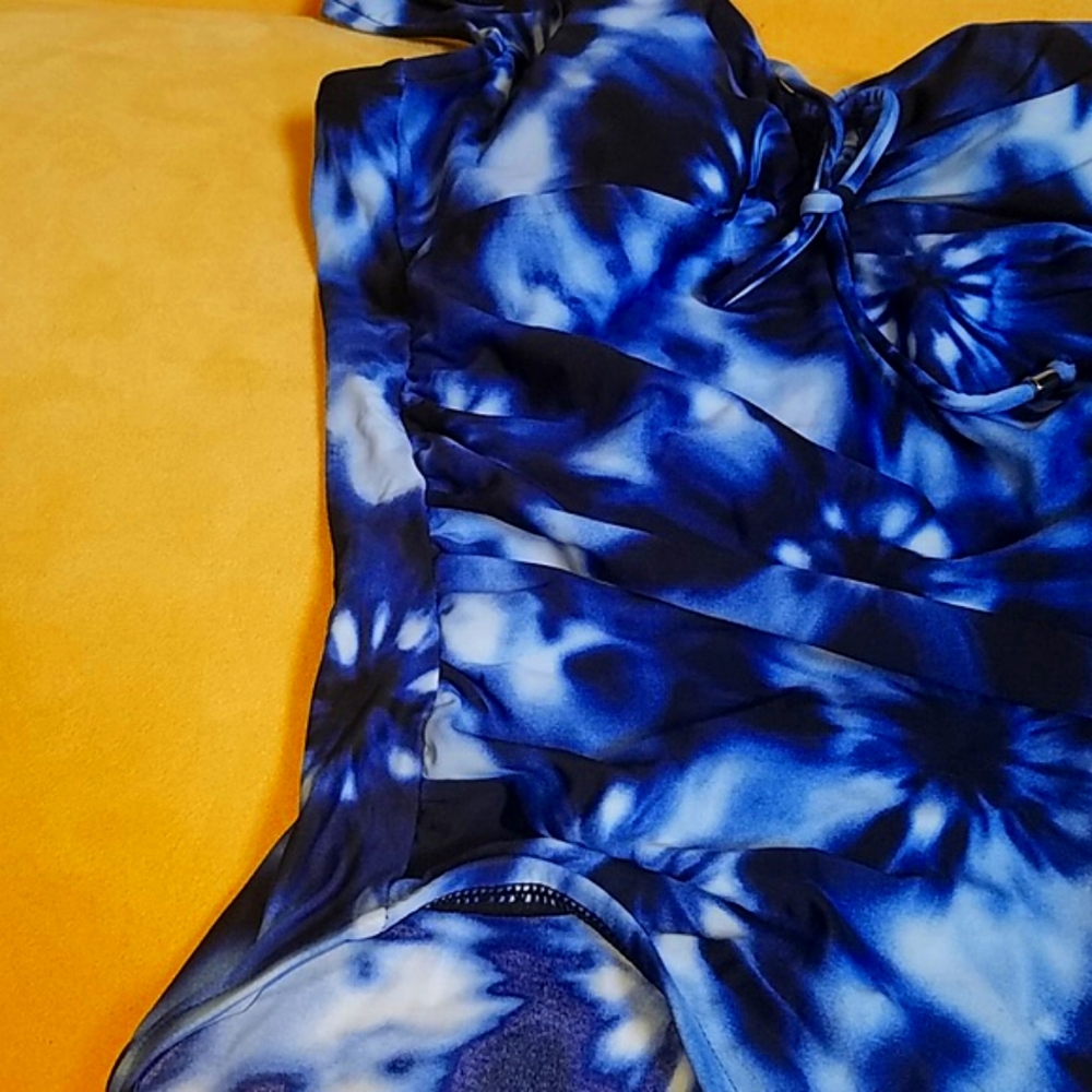 Aqua green size medium swim suit. Light to dark blue tie dye. - Picture 9 of 10